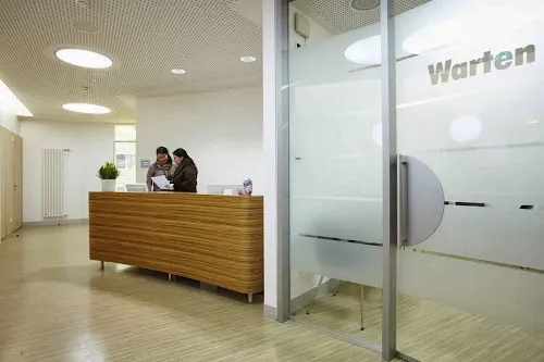 2 - Herr Dr. med. Oskar Bauer