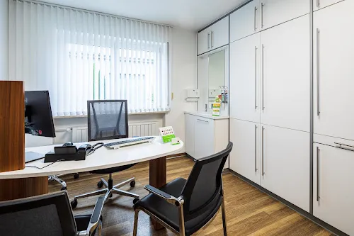 8 - Herr Dr. med. Otto Nagy