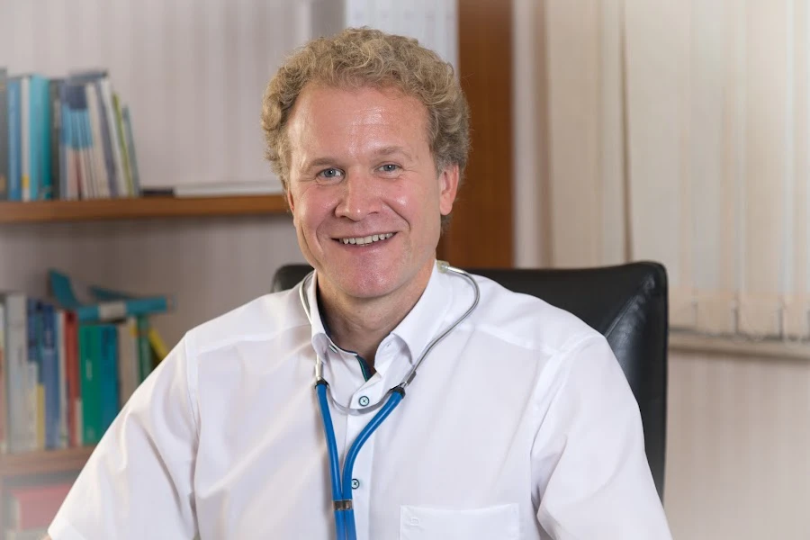 1 - Herr Dr. med. Peter Kower