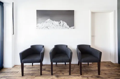 4 - Herr Dr. med. Peter-Michael Klein