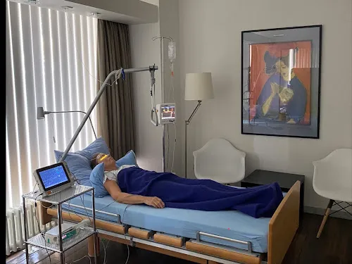 2 - Herr Dr. med. Reinhold Schmid