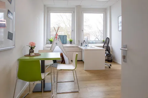 3 - Herr Dr. med. Robert Eger