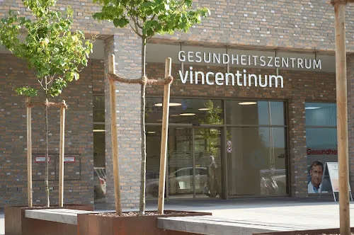 4 - Herr Dr. med. Sakar