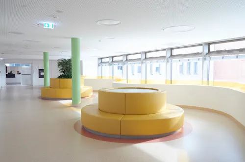 5 - Herr Dr. med. Sakar