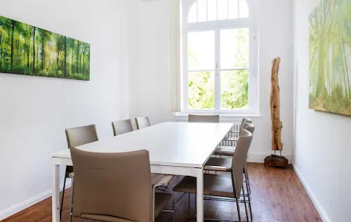 3 - Herr Dr. med. Sepehr Samandari