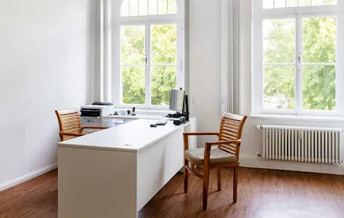 4 - Herr Dr. med. Sepehr Samandari