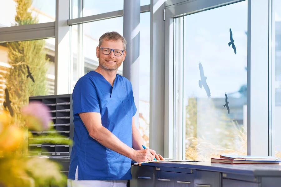 1 - Herr Dr. med. Thomas Probst