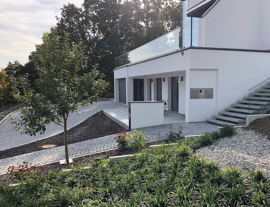 1 - Herr Dr. med. univ. Oskar Steger