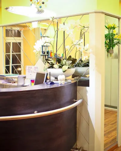 7 - Herr Dr. med. univ. Oskar Steger