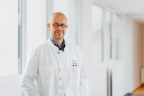 2 - Herr Dr. med. Uwe Knauf