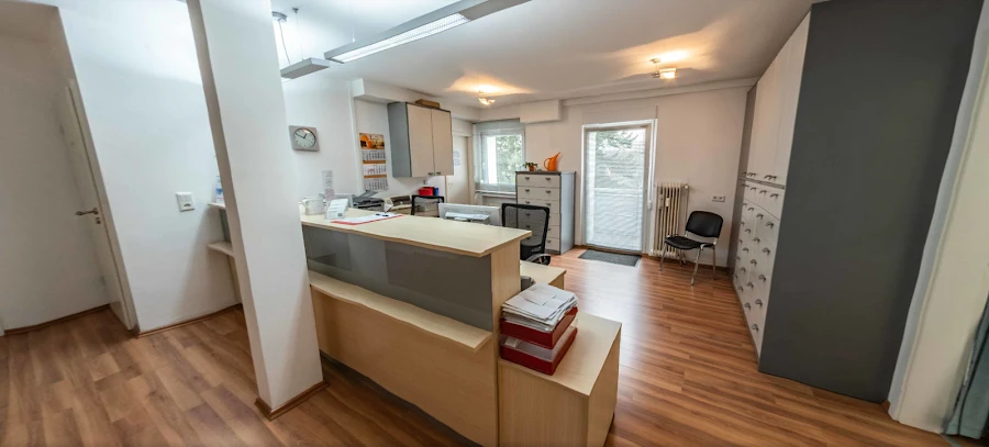 1 - Herr Dr. medic. Nazir Balasem