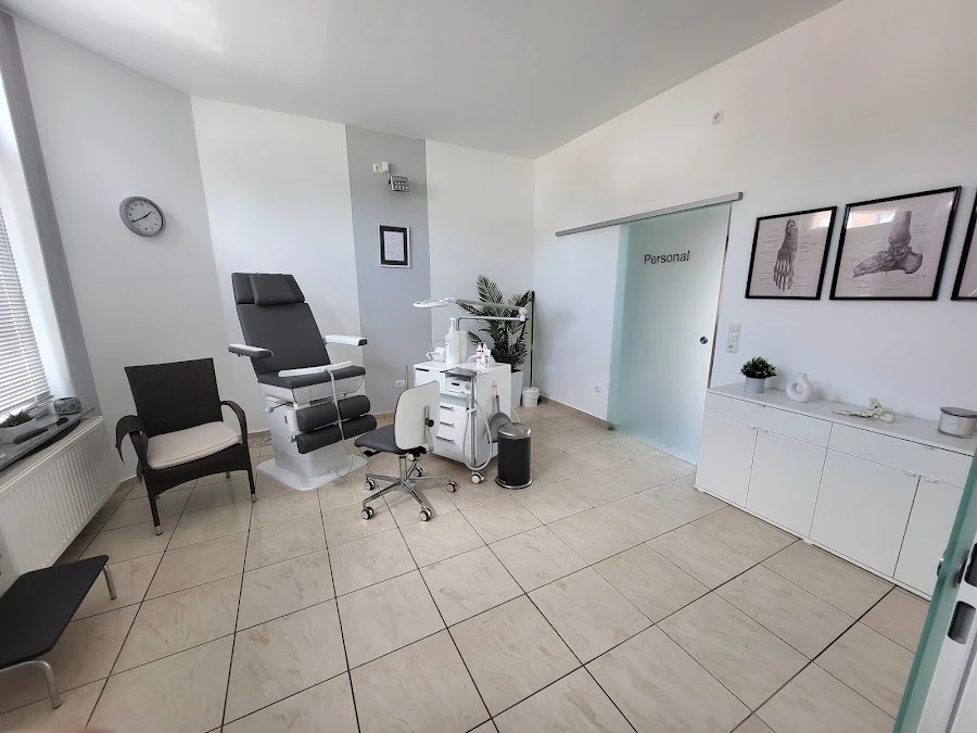 1 - Herr Dr. Thomas Rieker