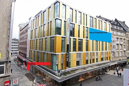 3 - Herr Dr. Tirapol Sorncharoen