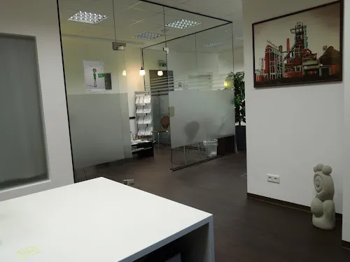 4 - Herr Dr. Tirapol Sorncharoen