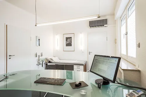 2 - Herr Dr. (Univ. Zagreb) Damir Pernar