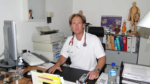 6 - Herr Dr.med. Peter Laufer