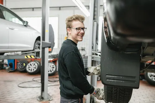 6 - Herr Reinhold Ramsauer Kraftfahrzeugtechnikerbetrieb