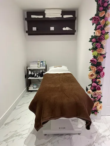 5 - Hers&Co Hair • Skin • Aesthetics • Academy