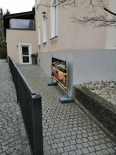 6 - Hevi Style Herrenfriseursalon