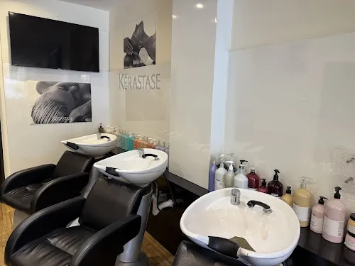 4 - HG SKIN & AESTHETICS