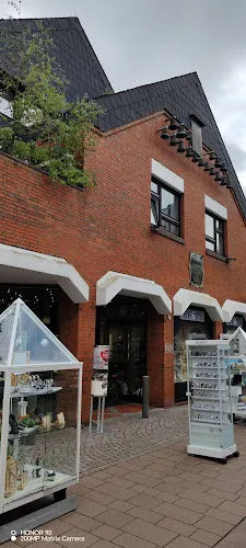 6 - Hivo’s Cut Barber Salon