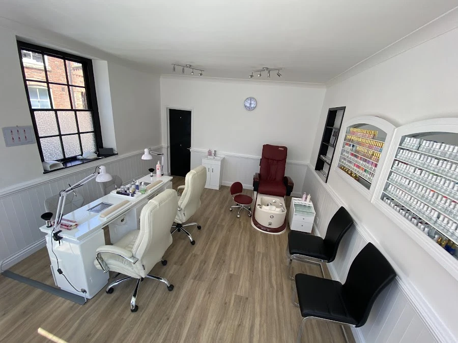 1 - Hollywood Nails Salon