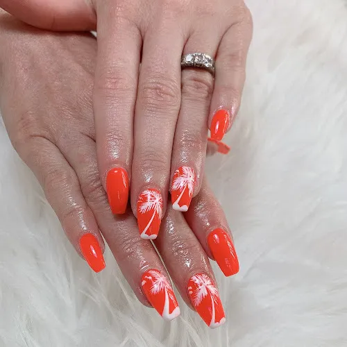 5 - Hollywood Nails Salon