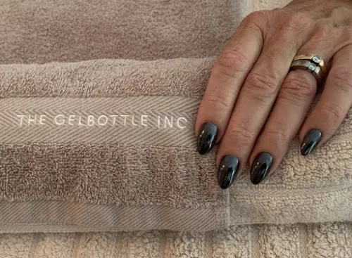 4 - Hollywood Nails Spa