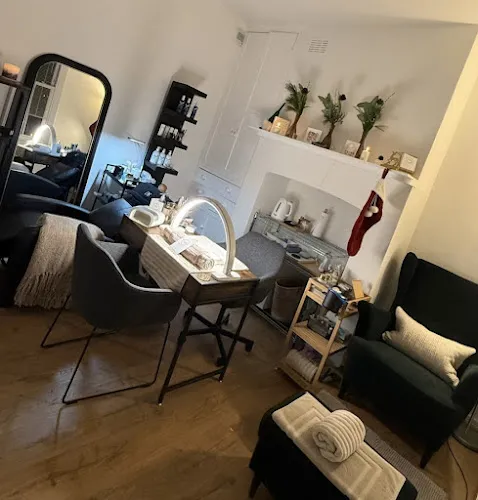 3 - Hollywood Nails Spa