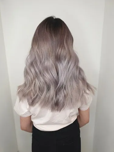 2 - Honey Blonde Hair Salon & Gold hair studio