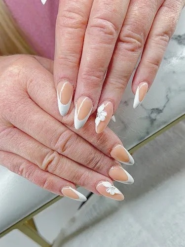 6 - Honey Nails and Beauty