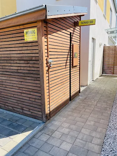 6 - Honig aus eigener Imkerei Yvonne Heinzinger