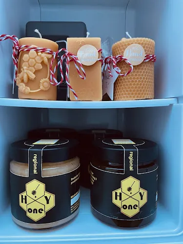 2 - Honig aus eigener Imkerei Yvonne Heinzinger