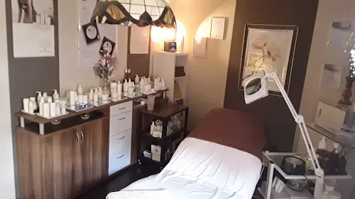 3 - Huda Friseur salon