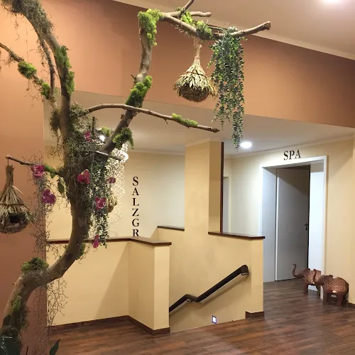 4 - Iliana’s BeautyLounge Studio & Academy