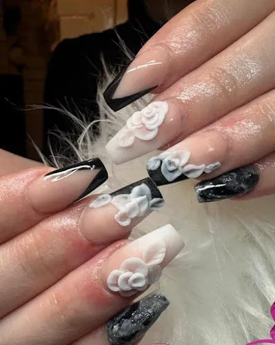 4 - Illusions Hair Aesthetics Laser and Beauty