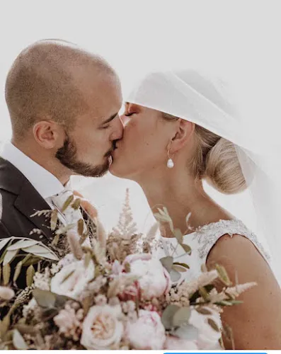 6 - Imperial Hair Salong