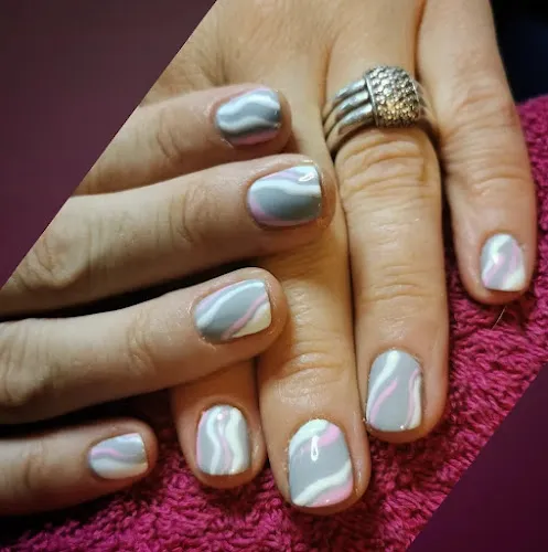 7 - InstaGlam Beauty Salon