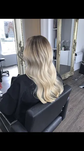 7 - International Hair Salon