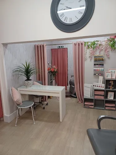 7 - Its Lovely Hair and Beauty