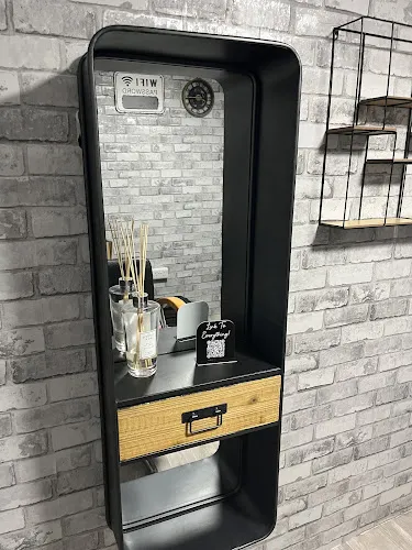 4 - Jagged Edge Hair & Beauty Salon