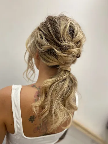 4 - James Cameron Hairdressing