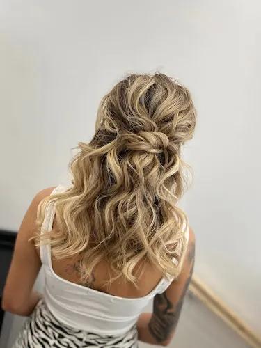 7 - James Cameron Hairdressing