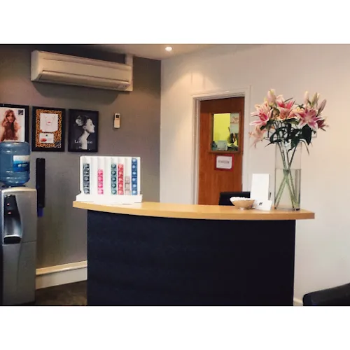 4 - Jazz Hair studio