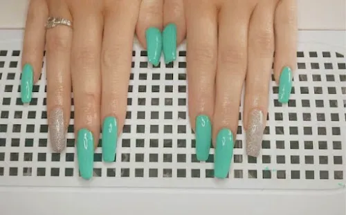 6 - Jennie’s Unisex Hair Salon