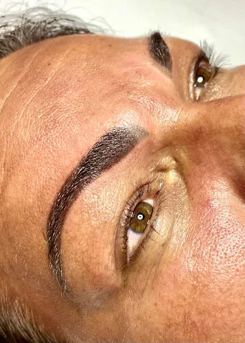 4 - Jenny’s Unique Nails