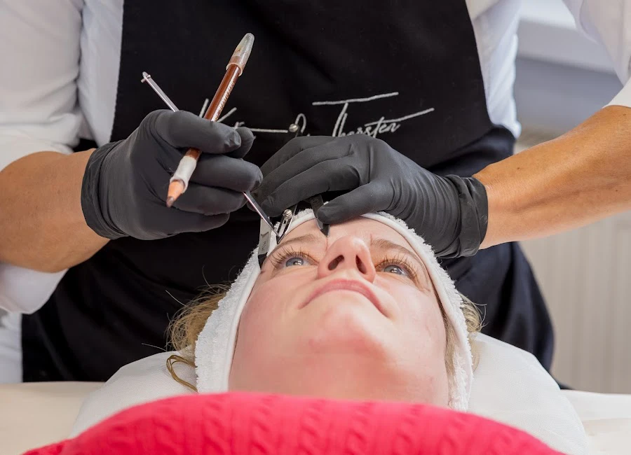 1 - Jenny’s Unique Nails