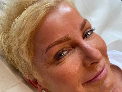 7 - Jenny’s Unique Nails