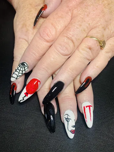 5 - Joan Oakes Hair& Makeup Artist