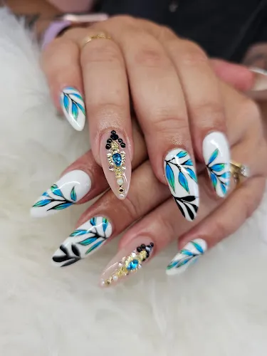 4 - Joan Oakes Hair& Makeup Artist